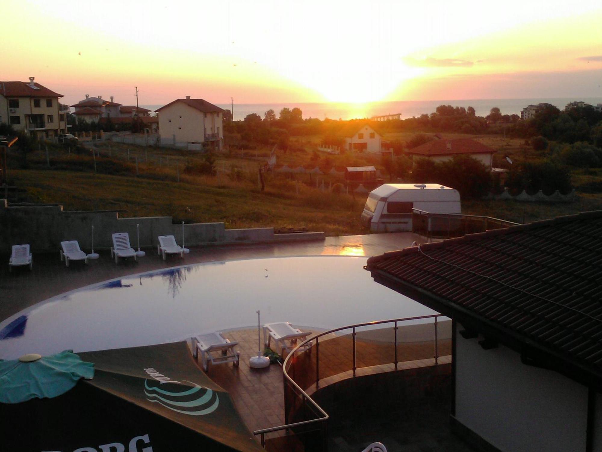 St George Apartcomplex Shkorpilovtsi Ruang foto